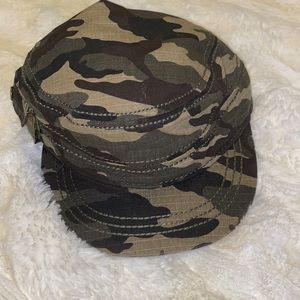 NWOT camouflage Velcro snap cap